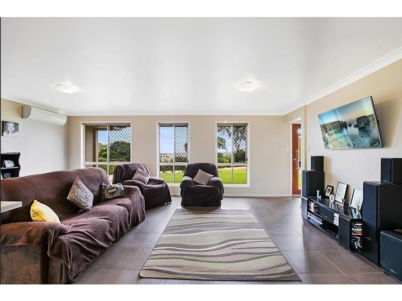 22 Schloss Court, Westbrook QLD 4350