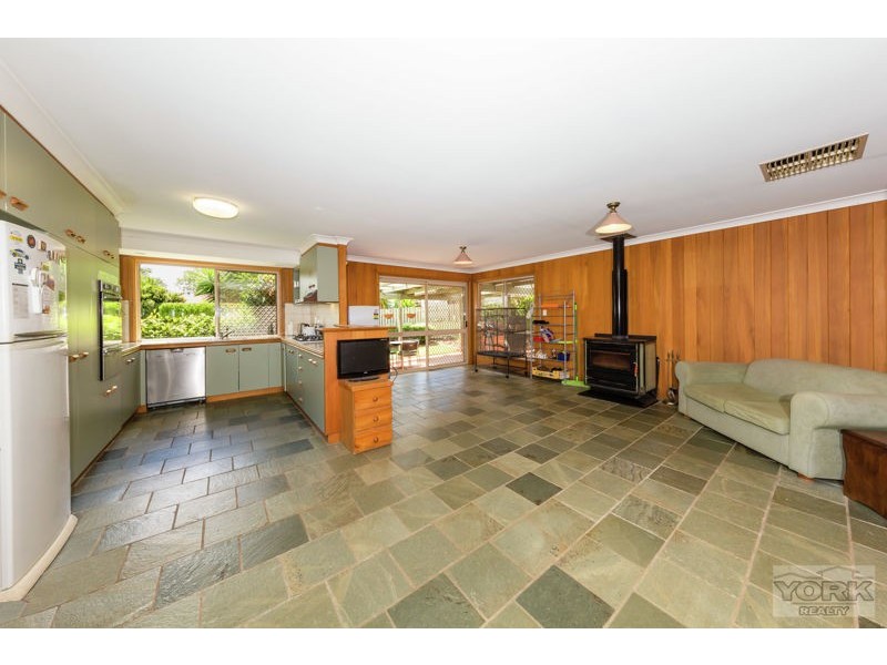 12 Marguerita Court, Centenary Heights QLD 4350