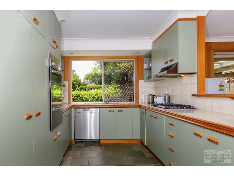 12 Marguerita Court, Centenary Heights QLD 4350