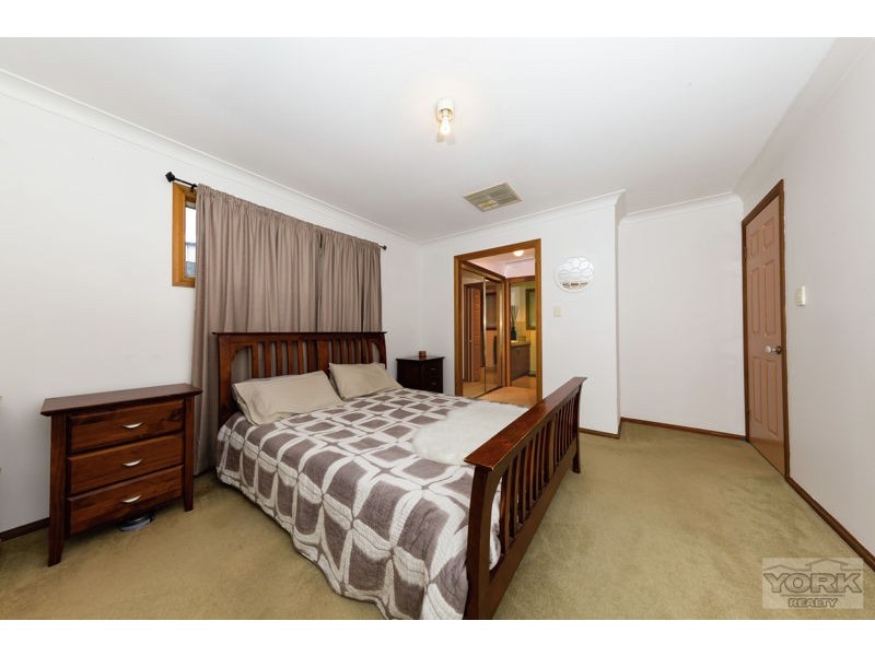 12 Marguerita Court, Centenary Heights QLD 4350