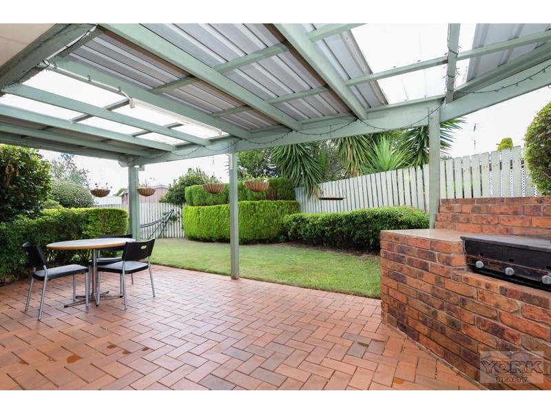 12 Marguerita Court, Centenary Heights QLD 4350