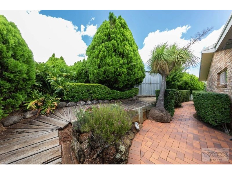 12 Marguerita Court, Centenary Heights QLD 4350