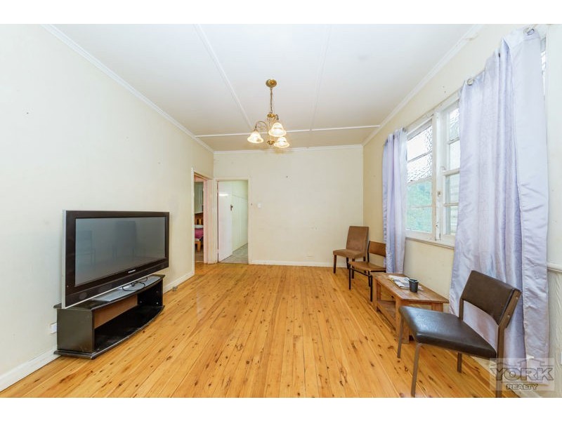 33 Eiser Street, Harristown QLD 4350