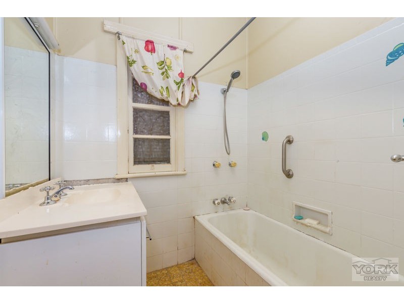 33 Eiser Street, Harristown QLD 4350