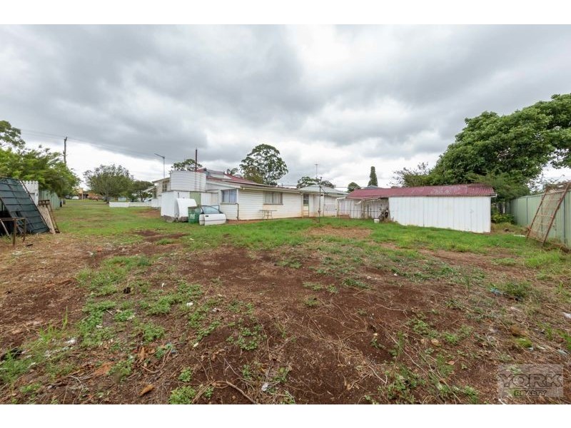 33 Eiser Street, Harristown QLD 4350