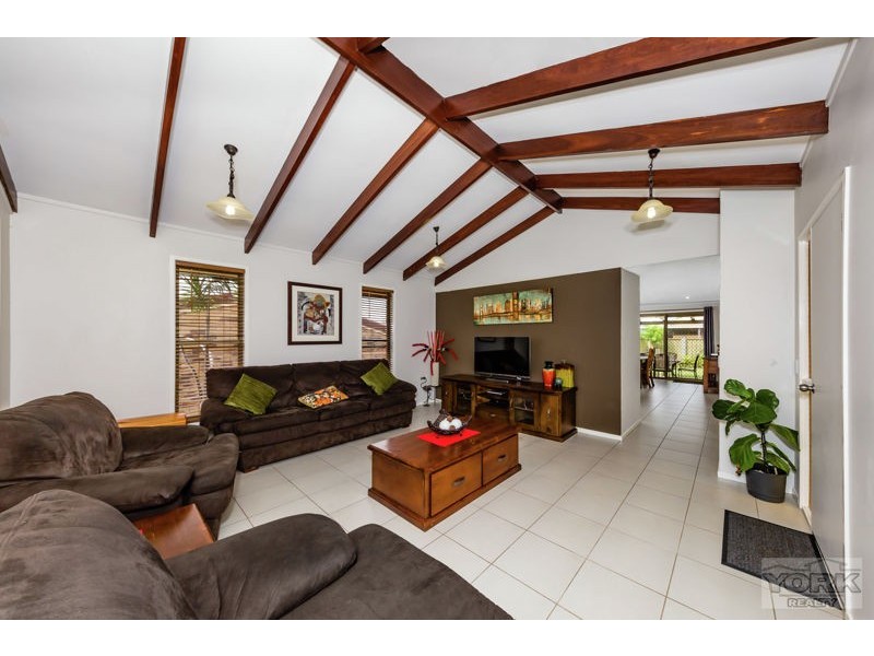 18 Nellie Street, Centenary Heights QLD 4350