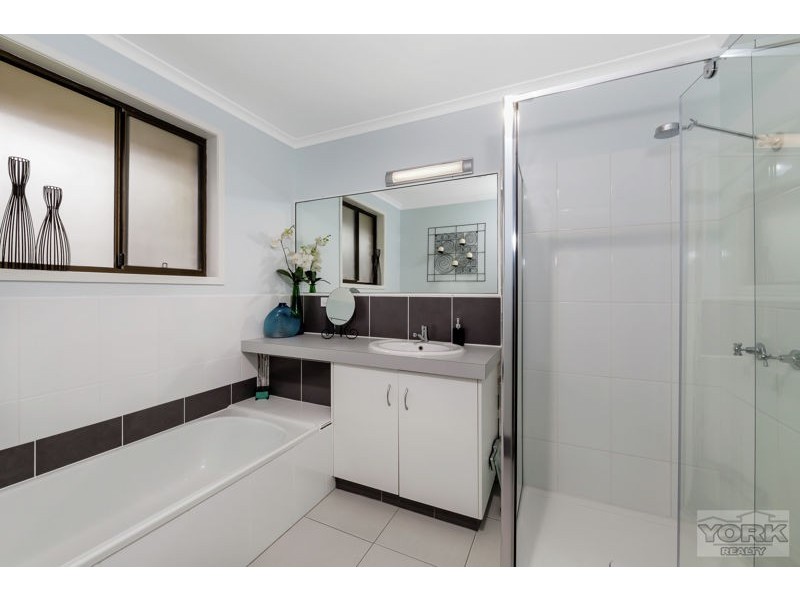 18 Nellie Street, Centenary Heights QLD 4350