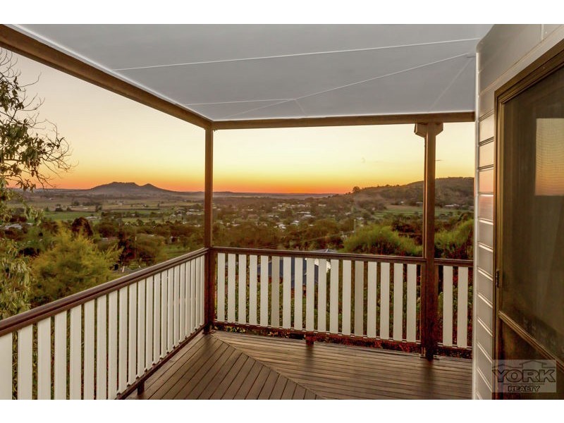 9 Scenic Court, Gowrie Junction QLD 4352
