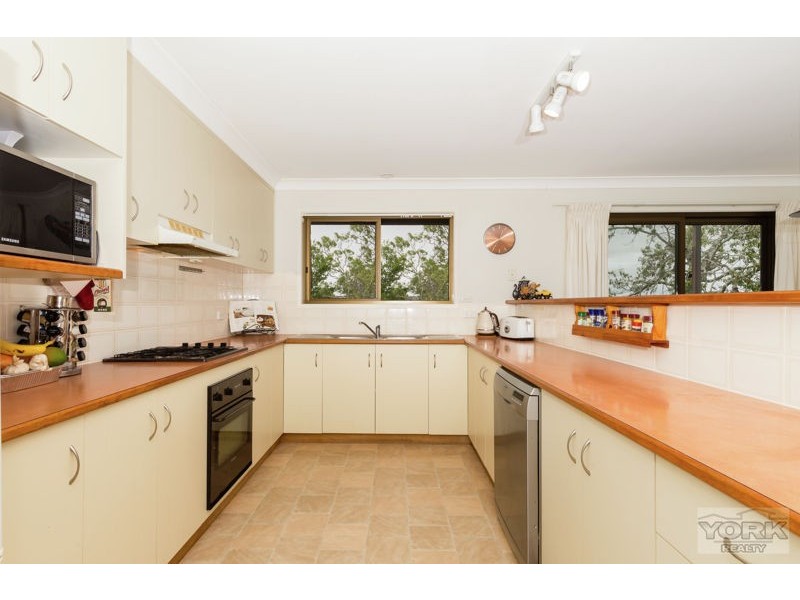 9 Scenic Court, Gowrie Junction QLD 4352