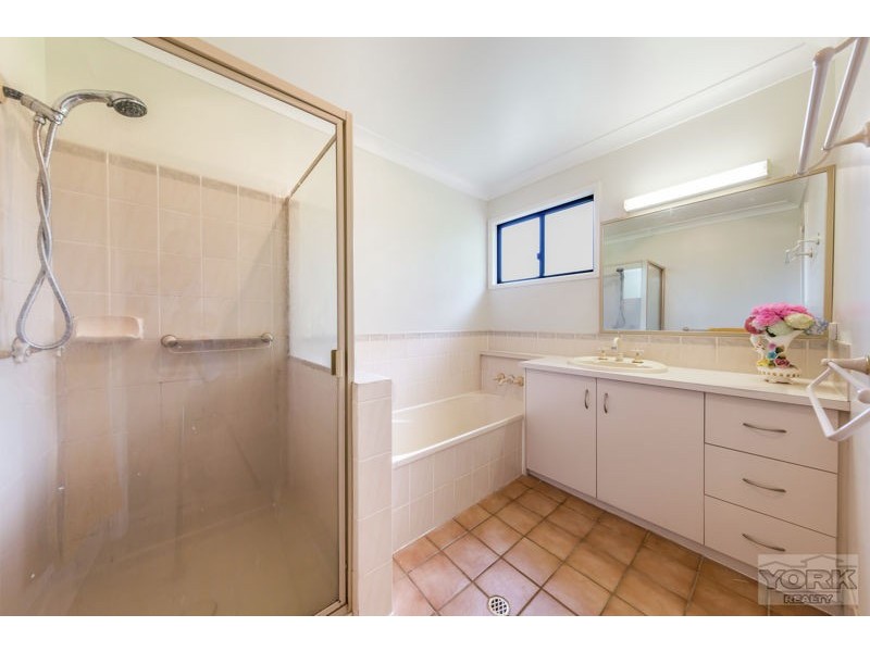 9 Scenic Court, Gowrie Junction QLD 4352