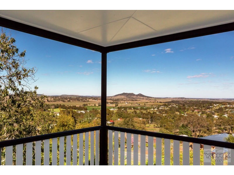 9 Scenic Court, Gowrie Junction QLD 4352