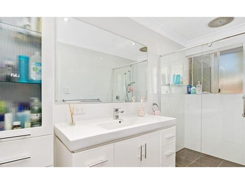 6 Palmerstone Court, Wyreema QLD 4352