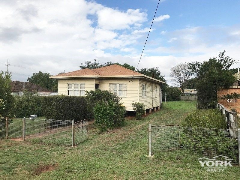 2 Merritt Street, Harristown QLD 4350