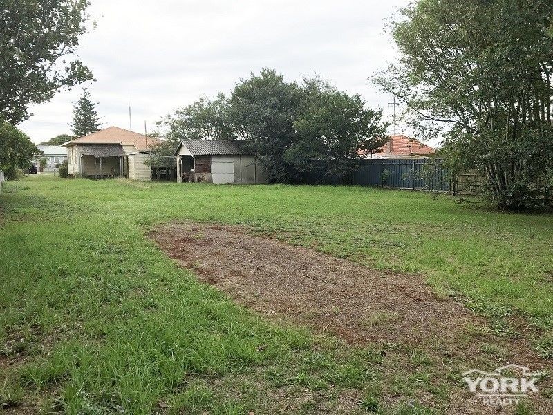 2 Merritt Street, Harristown QLD 4350