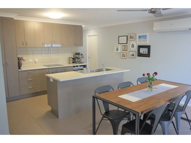 2/18 Mirle Street, Newtown QLD 4350