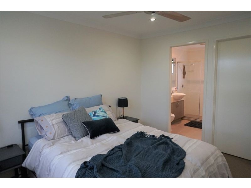 2/18 Mirle Street, Newtown QLD 4350