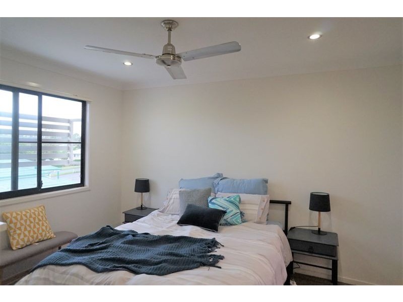 2/18 Mirle Street, Newtown QLD 4350