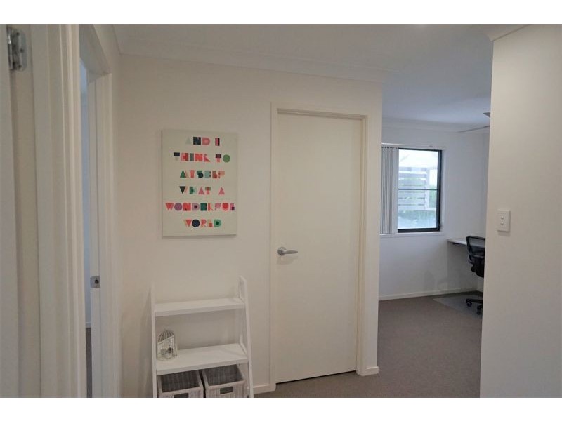2/18 Mirle Street, Newtown QLD 4350