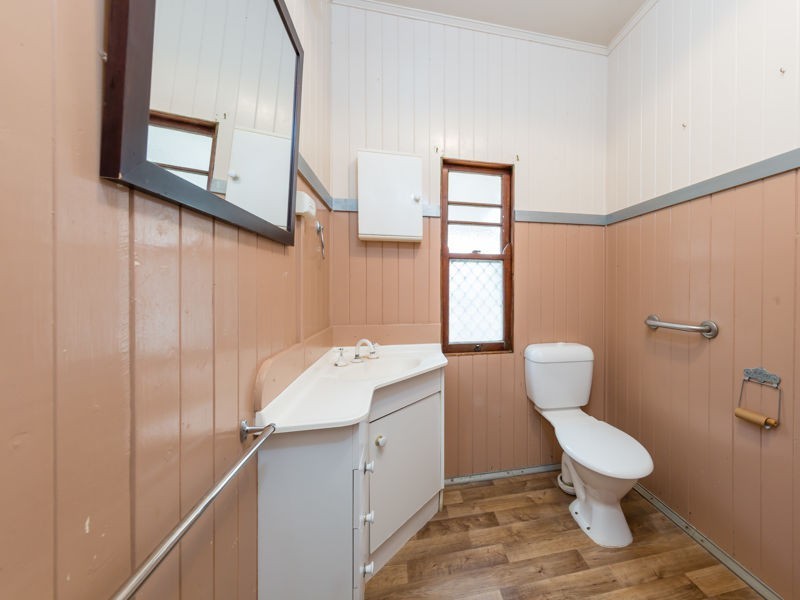 196 Ruthven Street, North Toowoomba QLD 4350