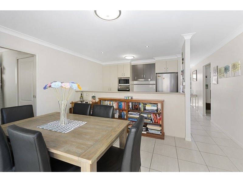 2/11 Hillside Street, Newtown QLD 4350