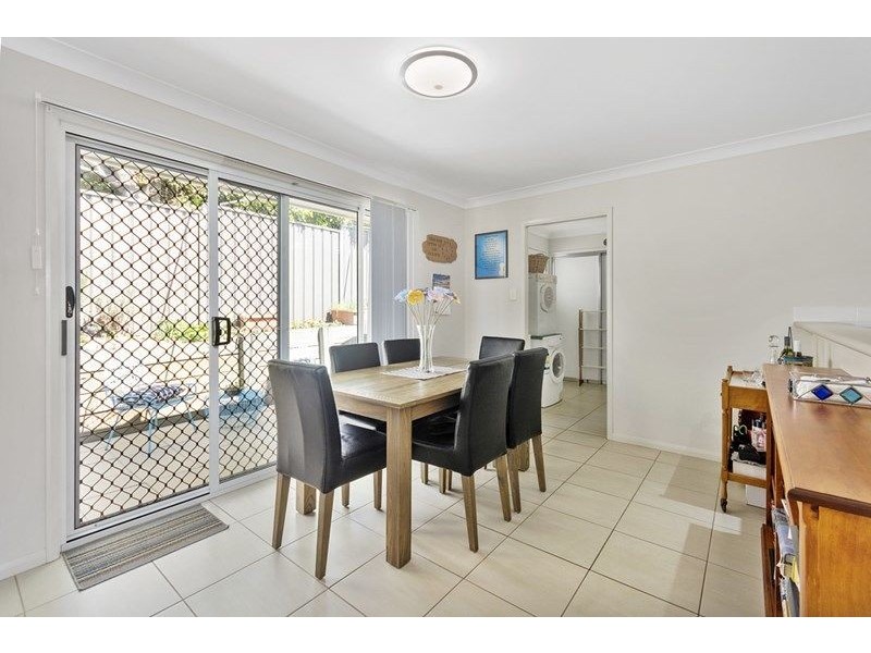 2/11 Hillside Street, Newtown QLD 4350