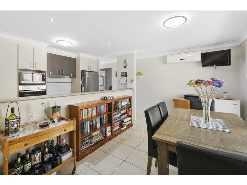 2/11 Hillside Street, Newtown QLD 4350