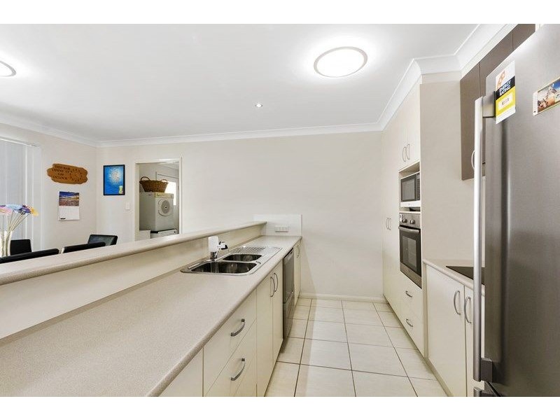2/11 Hillside Street, Newtown QLD 4350
