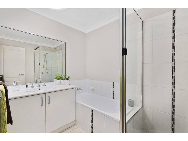 2/11 Hillside Street, Newtown QLD 4350