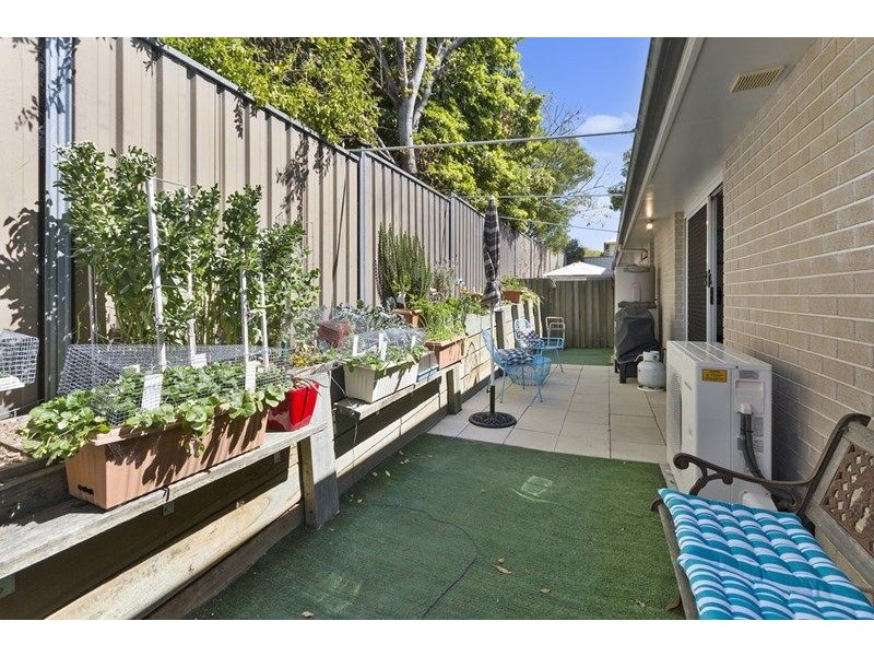 2/11 Hillside Street, Newtown QLD 4350