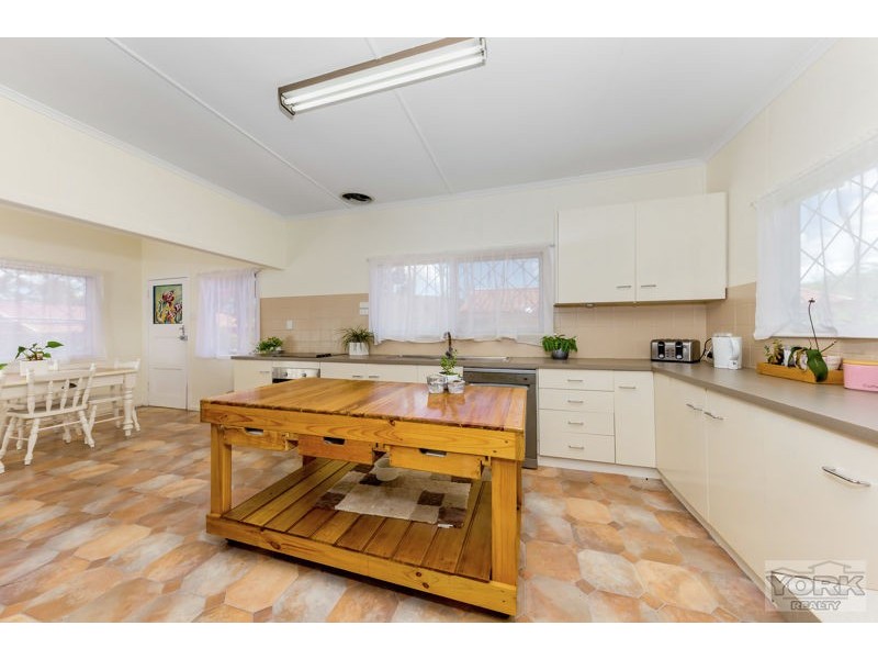 37 Eiser Street, Harristown QLD 4350