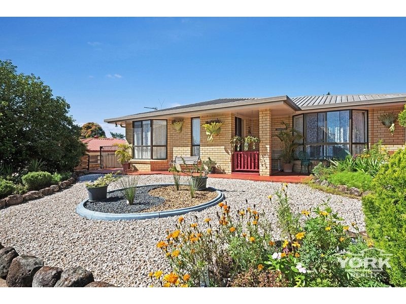 37 Horrocks Crescent, Kearneys Spring QLD 4350