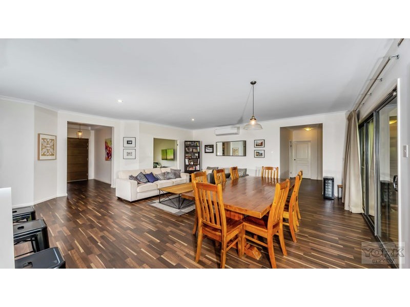 8 Gilbert Court, Highfields QLD 4352