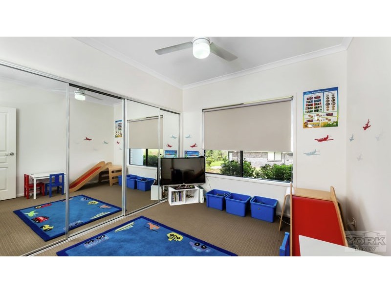 8 Gilbert Court, Highfields QLD 4352