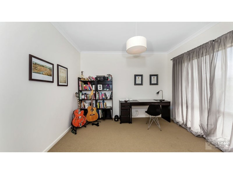 8 Gilbert Court, Highfields QLD 4352
