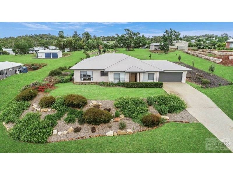 8 Gilbert Court, Highfields QLD 4352