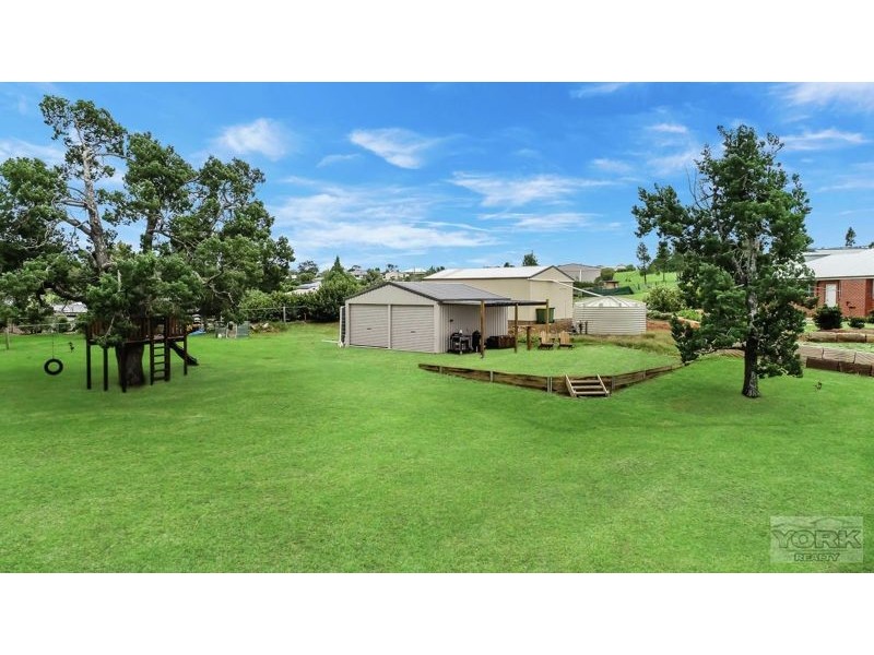 8 Gilbert Court, Highfields QLD 4352