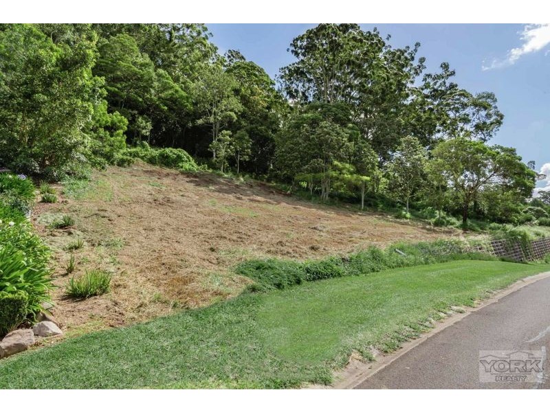 37 Windemere Terrace, Mount Lofty QLD 4350