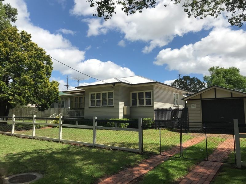 25 Doncaster Street, Newtown QLD 4350