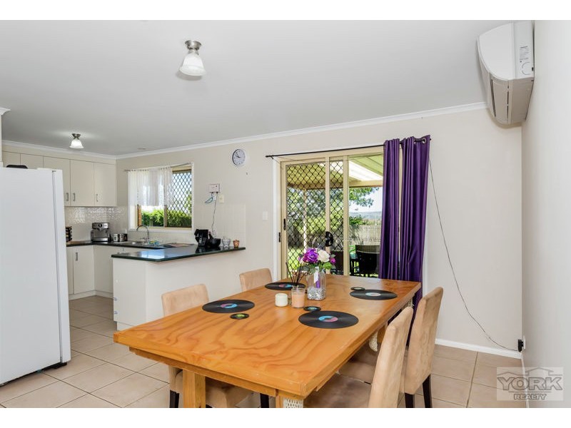 13 Cameron Street, Wyreema QLD 4352
