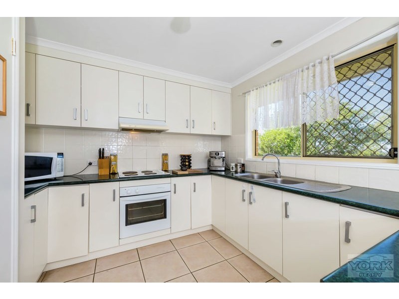 13 Cameron Street, Wyreema QLD 4352