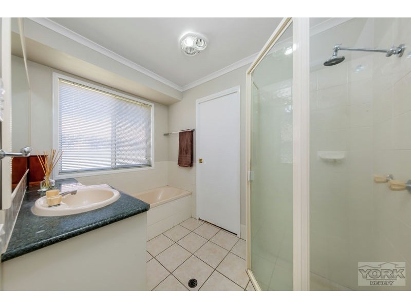 13 Cameron Street, Wyreema QLD 4352