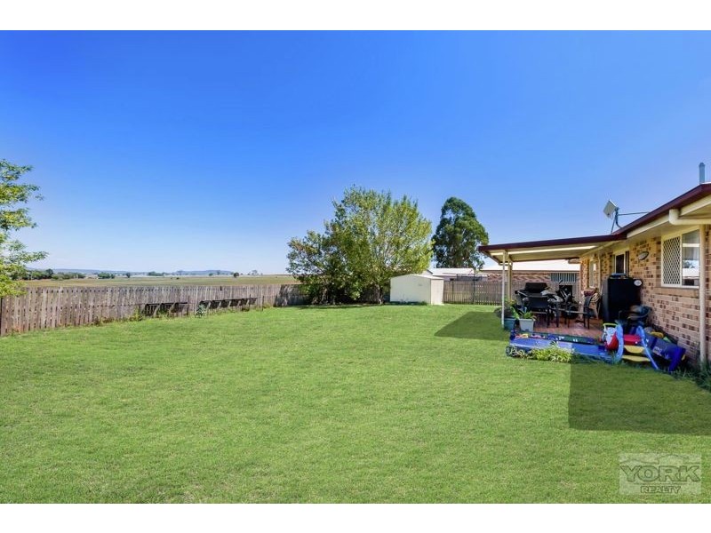 13 Cameron Street, Wyreema QLD 4352