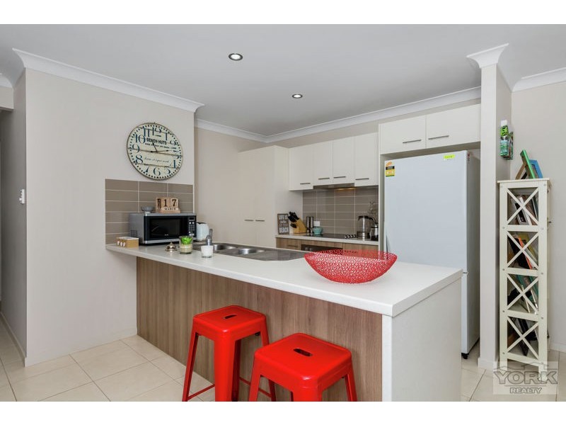 2/12 Esmeralda Street, Cambooya QLD 4358