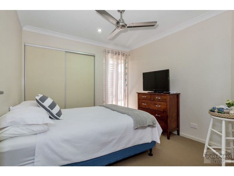 2/12 Esmeralda Street, Cambooya QLD 4358