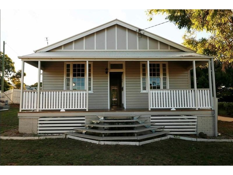 5 West Street, Newtown QLD 4350