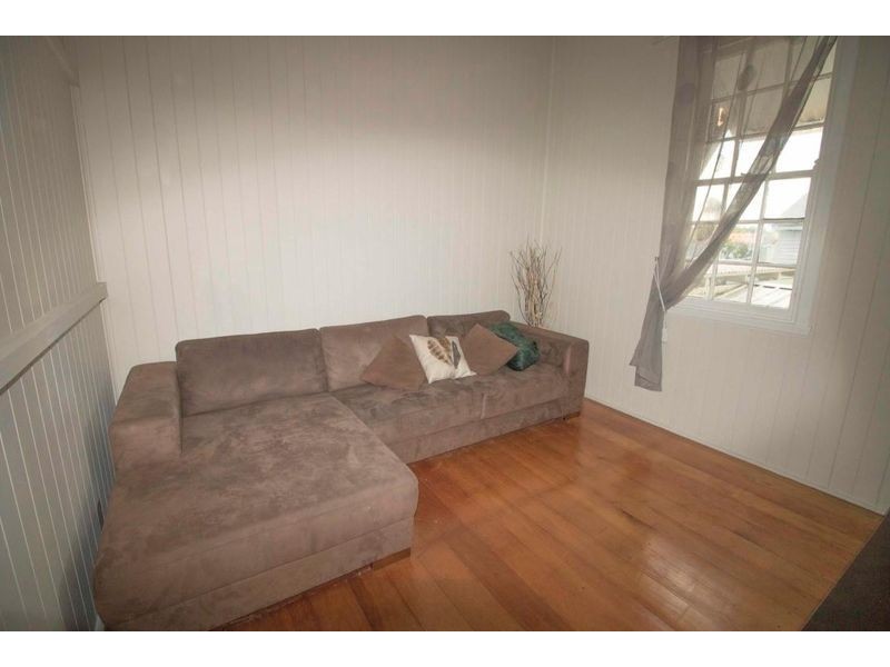 5 West Street, Newtown QLD 4350