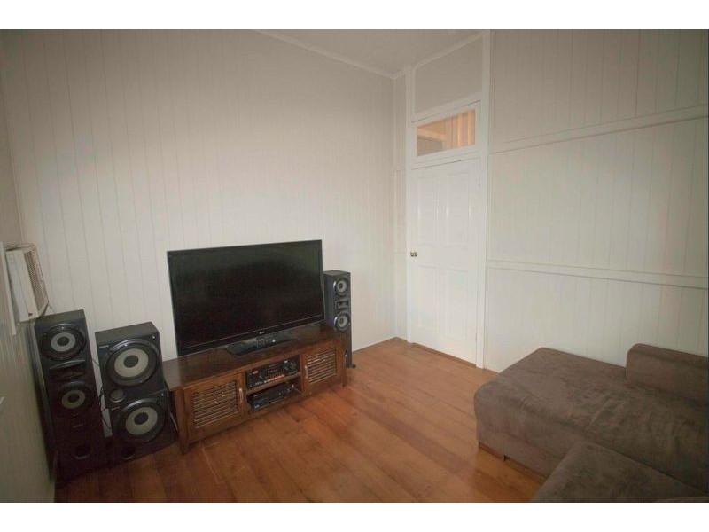5 West Street, Newtown QLD 4350