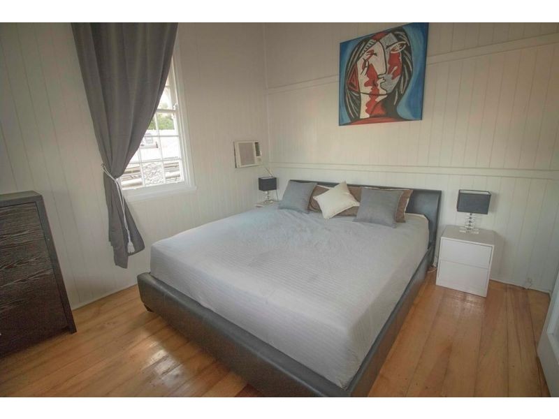 5 West Street, Newtown QLD 4350