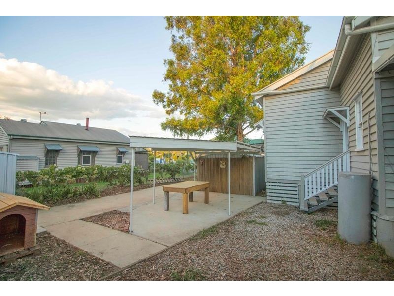 5 West Street, Newtown QLD 4350