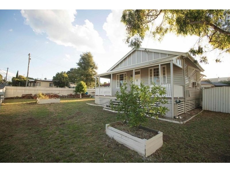 5 West Street, Newtown QLD 4350